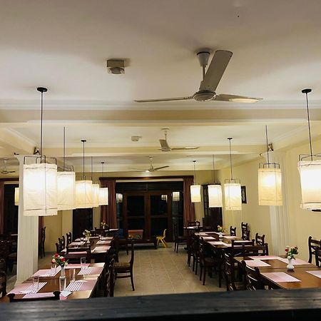 Hotel Sunflower Катарагама Екстериор снимка