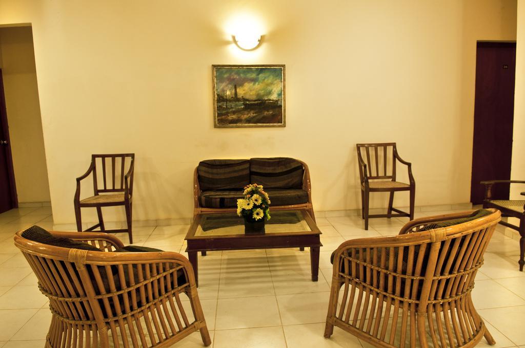 Hotel Sunflower Катарагама Стая снимка