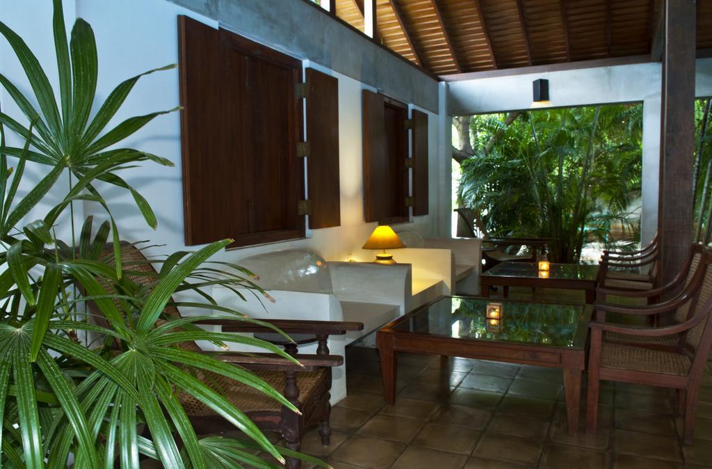 Hotel Sunflower Катарагама Екстериор снимка